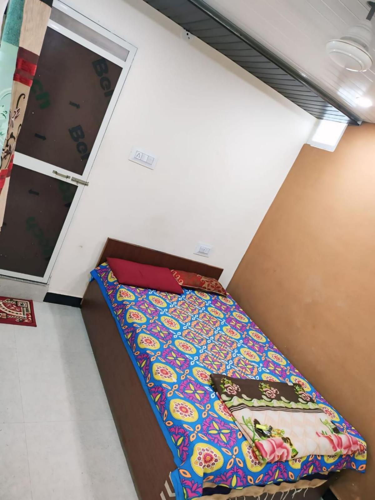 Kailash Kuti Guest House Удджайн Номер фото